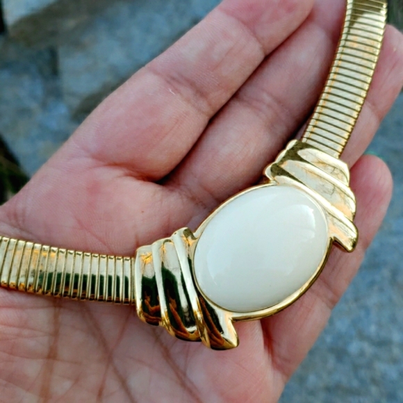 VTG Trifari Egyptian Revival Lucite Cabochon Gold Omega Chain Collar Necklace - Picture 2 of 13